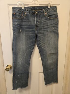 Levi's Slim Straight Jeans in Medium Blue Wash